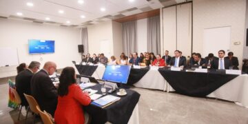 El secretario general de la Comunidad de las Democracias visita Guatemala
