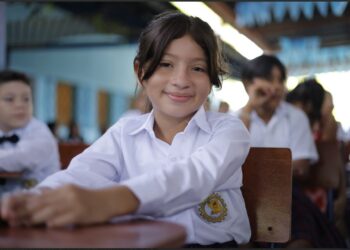 Entrega de escritorios en Izabal