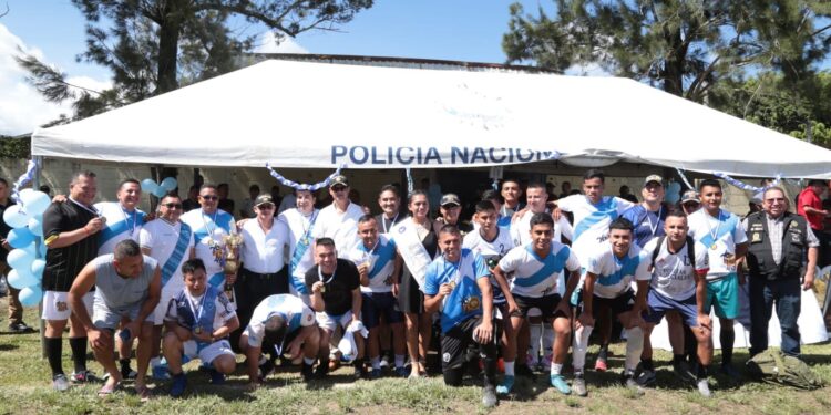 PNC realiza triangular de futbol por 26 aniversario