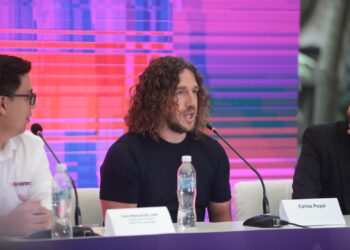 Carles Puyol envía un gran mensaje a la juventud en su visita a Guatemala
