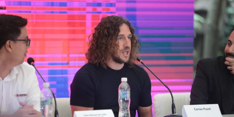 Carles Puyol envía un gran mensaje a la juventud en su visita a Guatemala