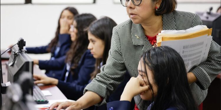 Mineduc continúa con de evaluación de graduandos del nivel diversificado