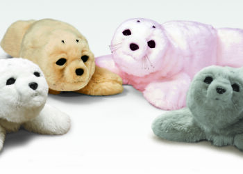 Imagen de los robots con figura de foca Nuka para tratamiento de pacientes. / Foto: Japan Foundation.