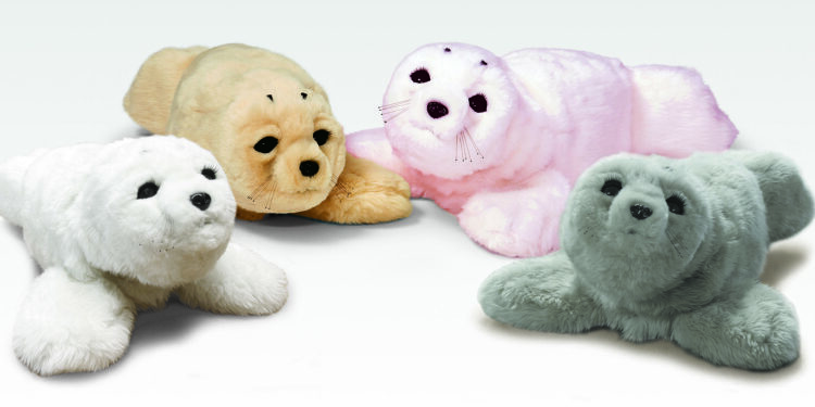 Imagen de los robots con figura de foca Nuka para tratamiento de pacientes. / Foto: Japan Foundation.