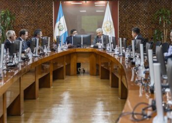 Representantes del FMI se reunieorn con autoridades de Finanzas..