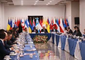 Reunión del canciller guatemalteco con el cuepro consular acreditado en el país.