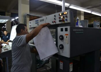 TSE supervisa impresión de papeletas para la segunda vuelta electoral