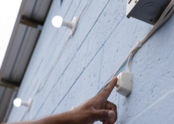 Buscan aumentar la cobertura eléctrica en el país. /Foto: Dickéns Zamora