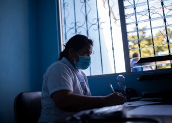 Vecinos de Azacualpilla se favorecen con servicios de salud. /Foto: MSPAS