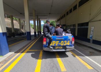 Policía Nacional Civil asiste a 105 personas de distintas nacionalidades