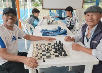 Aprendices ponen en práctica sus conocimientos en ajedrez. / Foto: MCD.