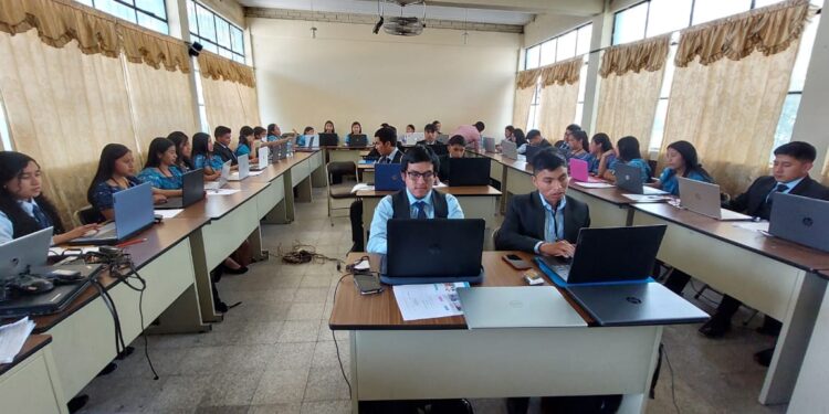 Reportan 2 mil 253 graduandos evaluados por el Mineduc en Sololá