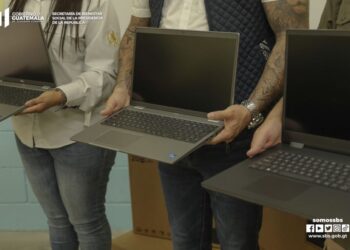 Donan 68 computadoras