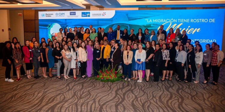 Naciones y organizaciones se reúnen en el Congreso para evidenciar los riesgos que enfrentan las mujeres al migrar de forma irregular. / Foto: COMMCA.