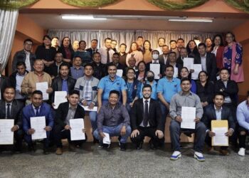 Personal del Área de Salud de Totonicapán es trasladado a renglón permanente