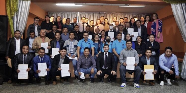 Personal del Área de Salud de Totonicapán es trasladado a renglón permanente