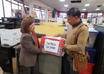 Entregan certificados del Seguro Médico Escolar en San Marcos