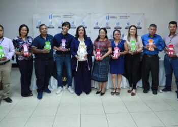 Docente totonicapense destaca por técnicas tecnológicas en el aula