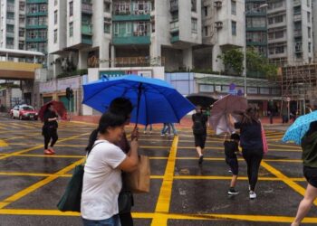 Tifón Khanun gana fuerza mientras se aproxima al norte de Filipinas