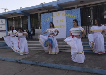 Jalapa conmemora el Día de la Bandera