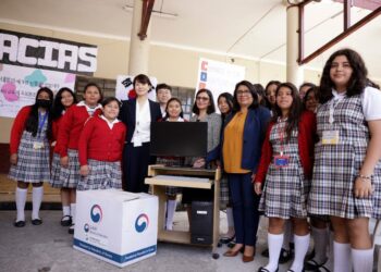 Alumnas serán beneficiadas con las computadoras. / Foto: Dickéns Zamora.