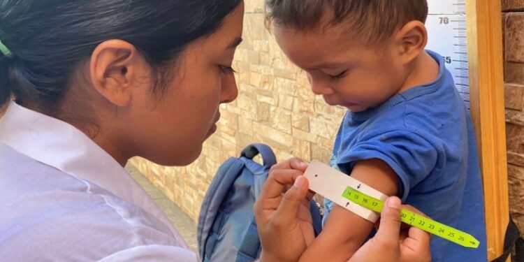 Profesionales en salud acudieron a la búsqueda de niños para velar por su bienestar. / Foto: MSPAS.