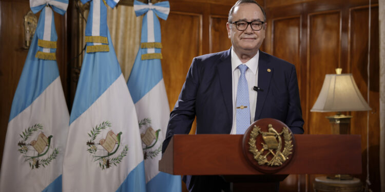 Presidente Alejandro Giammatei en cadena nacional.