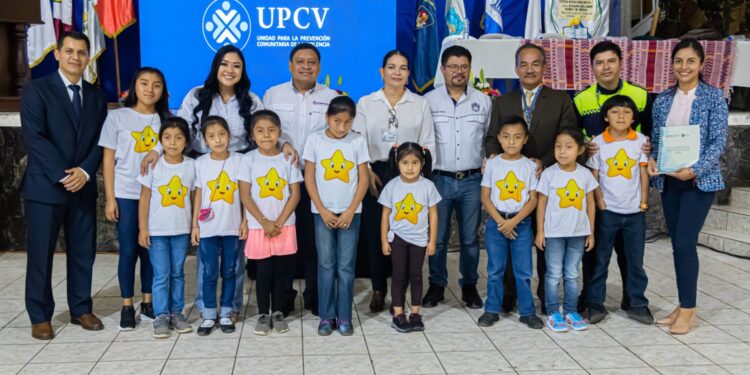 Entregan planes de prevención de la violencia escolar en Alta Verapaz