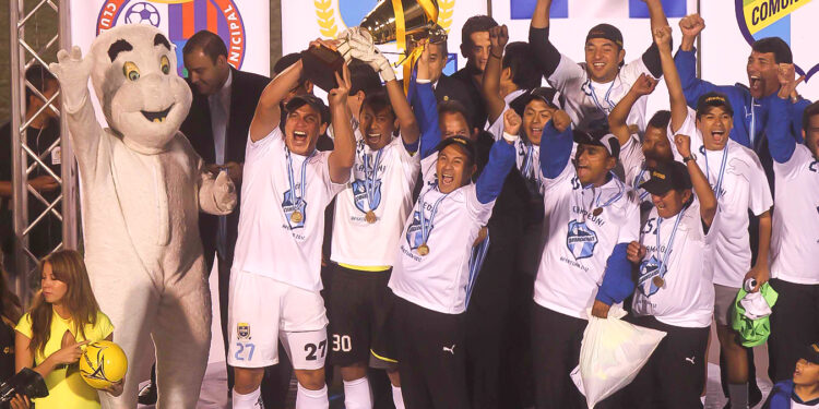 Comunicaciones celebra 74 años de grandeza en su aniversario