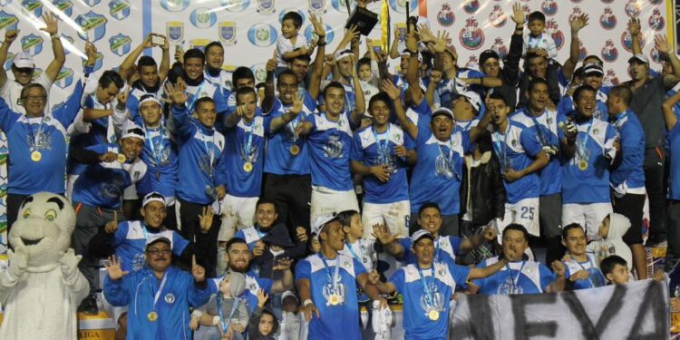 Comunicaciones celebra 74 años de grandeza en su aniversario