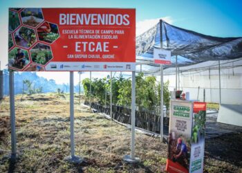 Entregan dos nuevas escuelas técnicas de campo para alimentación escolar en Quiché