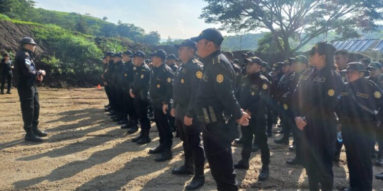 Agentes de la Dipanda realizaron prácticas de tiro real y en seco