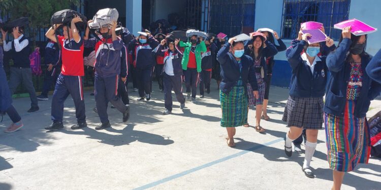Establecimientos educativos de Sololá se unen al segundo Simulacro Escolar Nacional