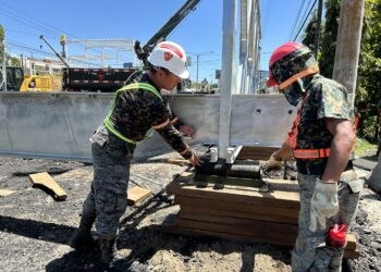 Avanzan trabajos de embalaje de puente temporal en ruta al Pacífico