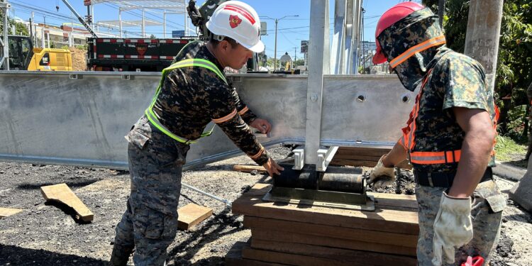Avanzan trabajos de embalaje de puente temporal en ruta al Pacífico