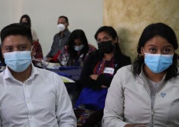 Beneficiados beca superior en Huehuetenango