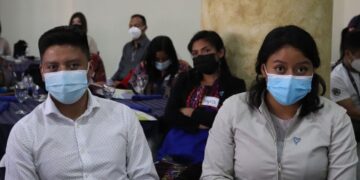 Beneficiados beca superior en Huehuetenango