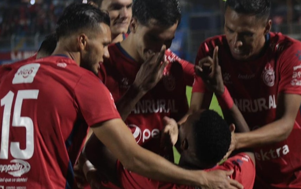 Xelajú baila a Comunicaciones en el Mario Camposeco