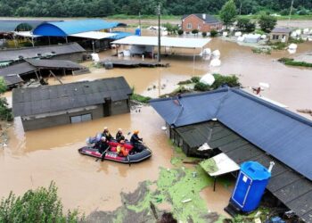 Ciclón Khanun golpea con fuerza Corea del Sur y deja al menos un muerto