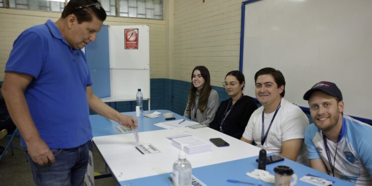 Instituciones se suman a felicitación por comicios pacíficos