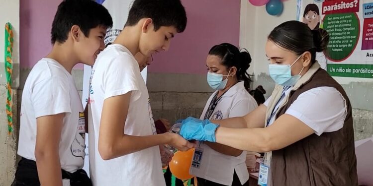 Jornada de desparasitación llega a Poptún, Petén