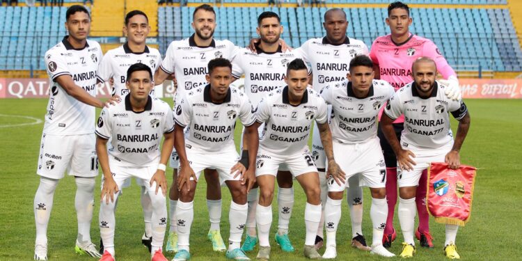 Comunicaciones aplasta al Real España en la Copa Centroamericana