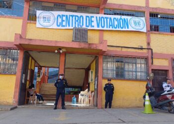 Operativos de seguridad en centros de votación. /Foto: PNC