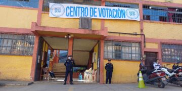 Operativos de seguridad en centros de votación. /Foto: PNC