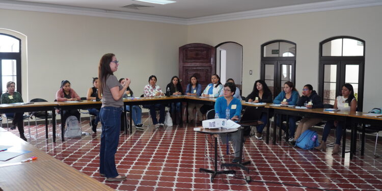 INE continúa capacitando a personal para la Encabih