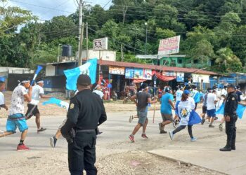 Seguridad en recorrido de antorchas en el mes patrio