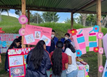 Feria informativa sobre salud reproductiva a vecinos de Chinautla