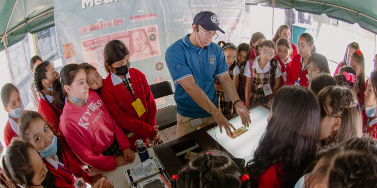 Festival Económico-Financiera del Banguat para estudiantes. / Foto: Banguat.