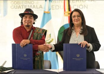 Firman convenio de cooperación para fortalecer la educación bilingüe Intercultural.