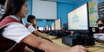 Entregan equipo tecnológico a Instituto Normal Para Señoritas Centro América